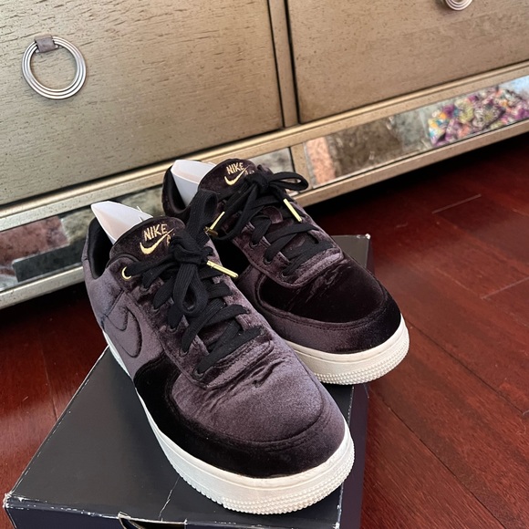 W Nike Velour Air Force 1 ‘07 - Picture 4 of 6